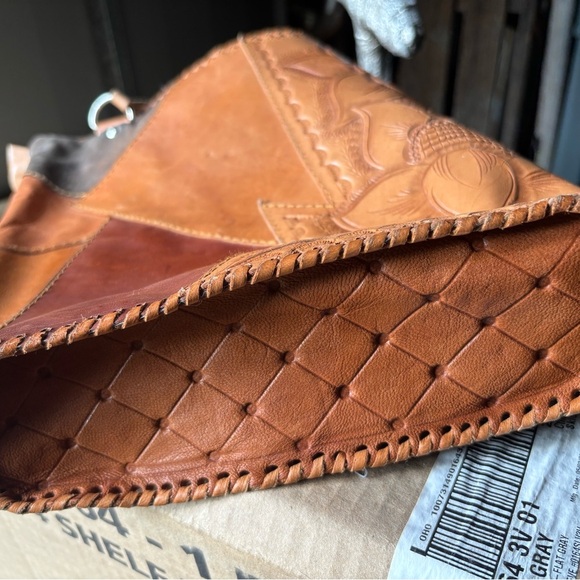 VTG Tooled Leather Shoulder Purse; Patchwork, Artistic; Latin inspired; Western - Picture 5 of 5